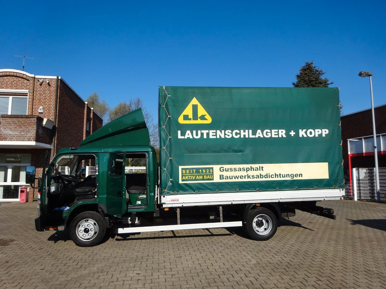 FUSO 7C180D Canter mit Doppelkabine 4x2 - Curtain side van, Combi van: picture 4 FUSO 7C180D Canter mit Doppelkabine 4x2 - Curtain side van, Combi van: picture 4