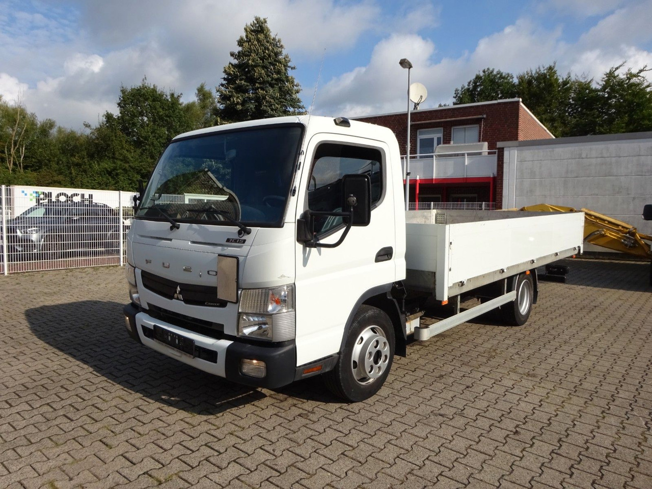 FUSO CANTER 7C15 Pritsche 4x2 - Flatbed van: picture 1 FUSO CANTER 7C15 Pritsche 4x2 - Flatbed van: picture 1