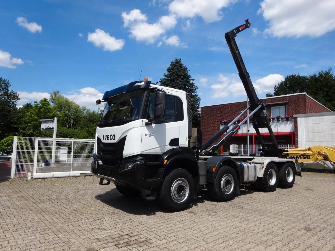 Iveco X-WAY 480 HIAB ABROLLER 8x4 - Hook lift truck: picture 1 Iveco X-WAY 480 HIAB ABROLLER 8x4 - Hook lift truck: picture 1