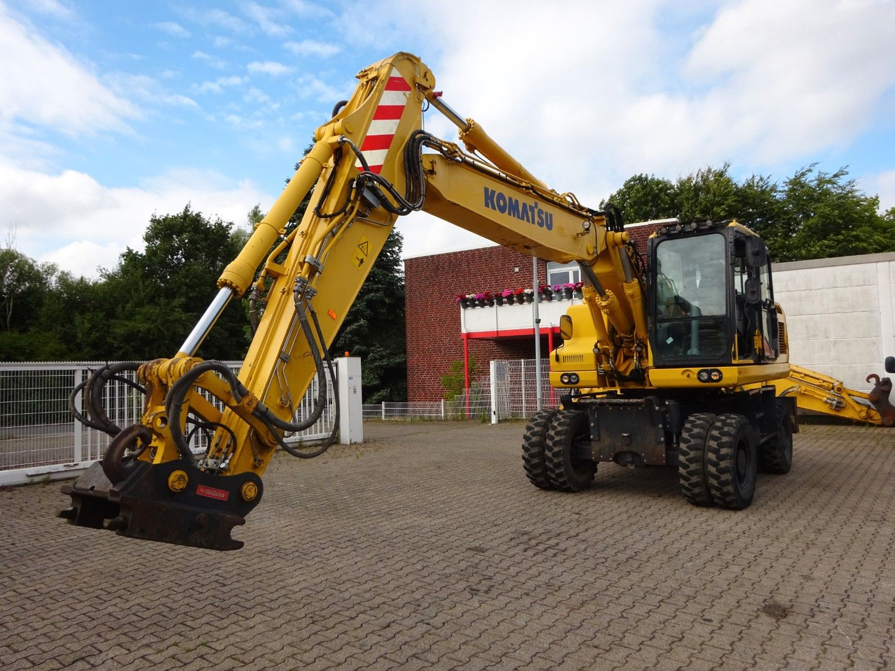 Komatsu PW180-11 - Wheel excavator: picture 5 Komatsu PW180-11 - Wheel excavator: picture 5