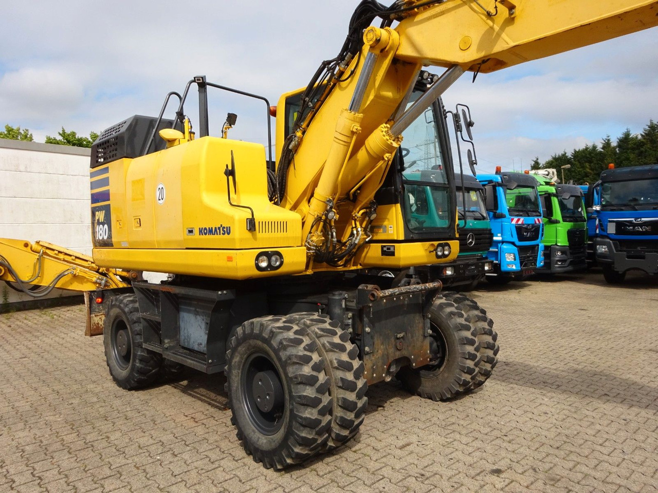 Wheel excavator Komatsu PW180-11: picture 11