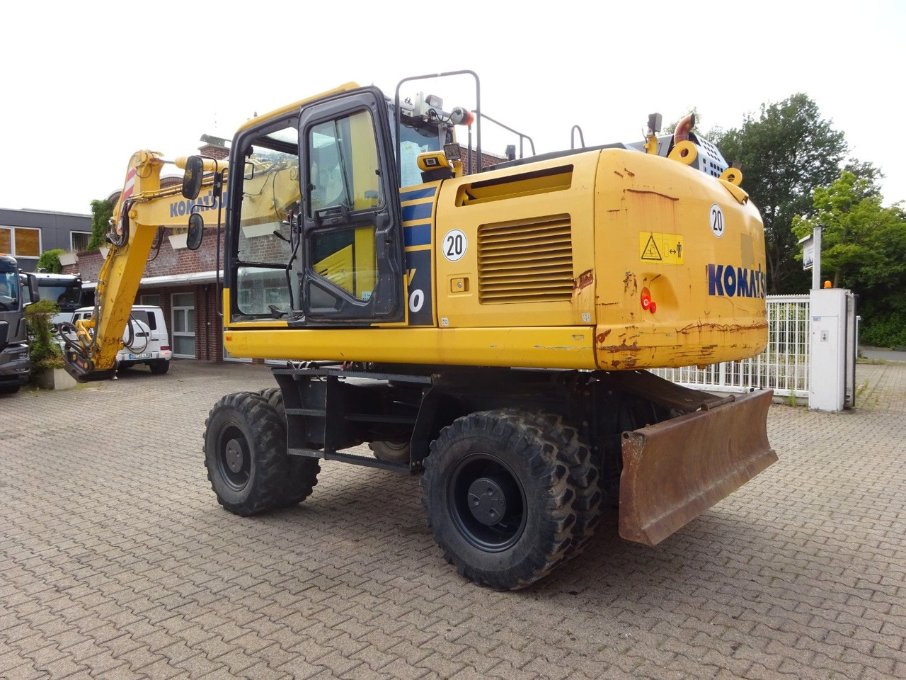 Wheel excavator Komatsu PW180-11: picture 8