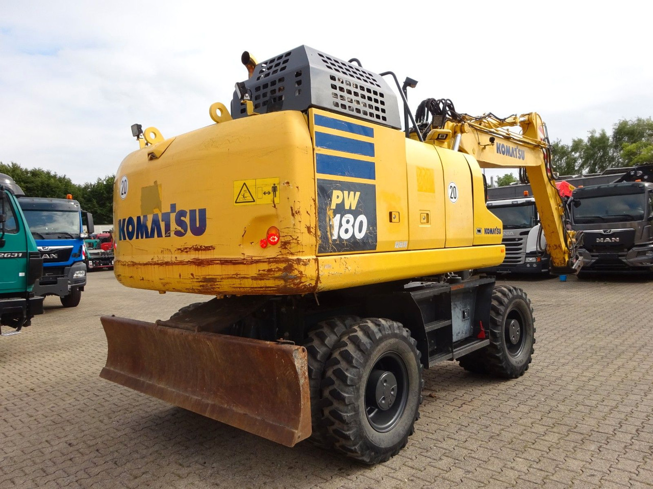 Wheel excavator Komatsu PW180-11: picture 10