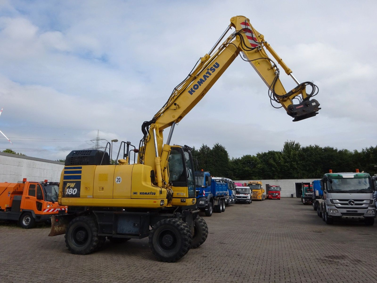 Wheel excavator Komatsu PW180-11: picture 6