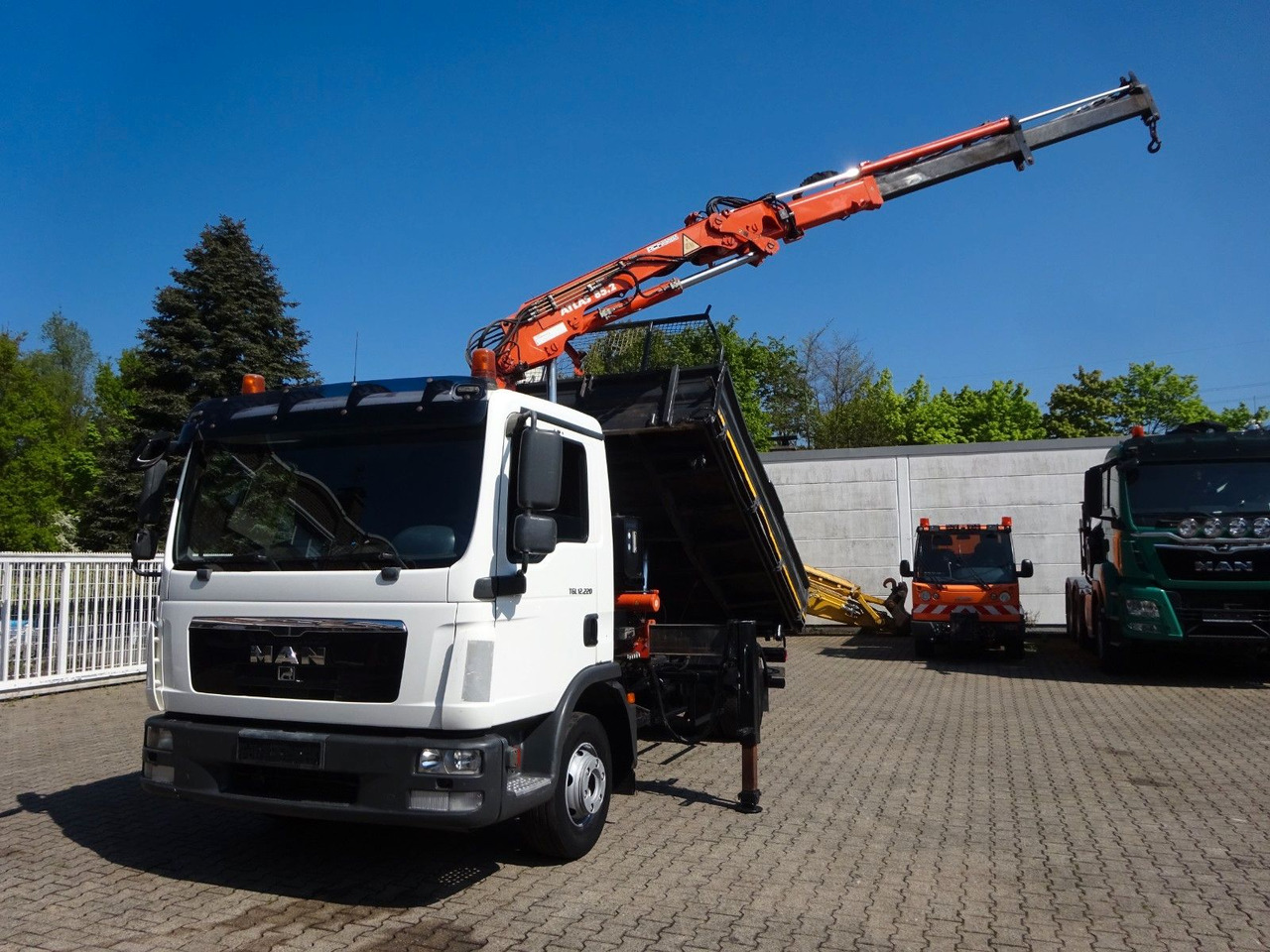 MAN 12.220 TGS + Atlas 85.2 Kran 4x2 - Tipper, Crane truck: picture 5 MAN 12.220 TGS + Atlas 85.2 Kran 4x2 - Tipper, Crane truck: picture 5