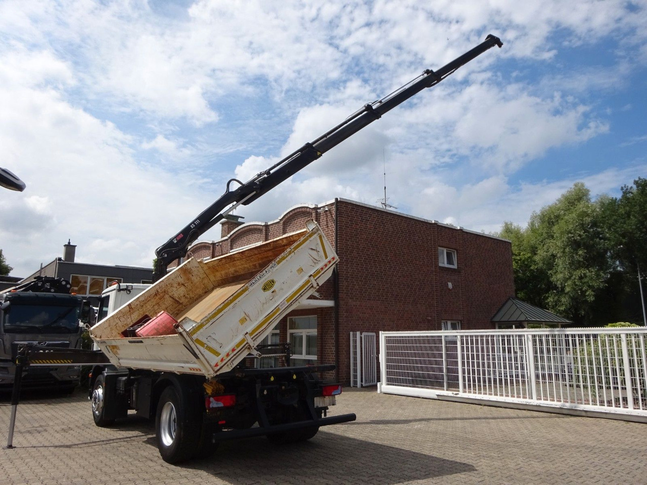 MAN 15.290 TGM 3Skipper + HIAB 111-B3 HIDUO Kran 4x2 - Tipper, Crane truck: picture 5 MAN 15.290 TGM 3Skipper + HIAB 111-B3 HIDUO Kran 4x2 - Tipper, Crane truck: picture 5