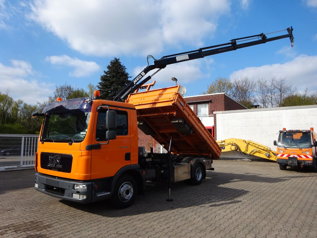 MAN 8.220 TGL MEILLER 3Skipper+ MKG HLK45A3 Kran 4x2 - Tipper, Crane truck: picture 2 MAN 8.220 TGL MEILLER 3Skipper+ MKG HLK45A3 Kran 4x2 - Tipper, Crane truck: picture 2