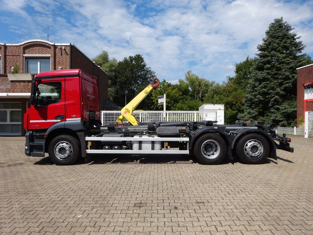 Mercedes-Benz Antos 2532 MEILLER Abroller Lift+Lenkachse 6x2 - Hook lift truck: picture 5 Mercedes-Benz Antos 2532 MEILLER Abroller Lift+Lenkachse 6x2 - Hook lift truck: picture 5