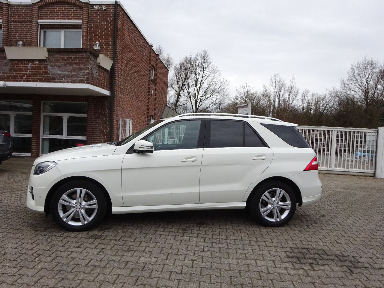 Mercedes-Benz ML 350 CDI BlueTec Mercedes-Benz ML 350 CDI BlueTec. AMG Paket - SUV: picture 3 Mercedes-Benz ML 350 CDI BlueTec Mercedes-Benz ML 350 CDI BlueTec. AMG Paket - SUV: picture 3