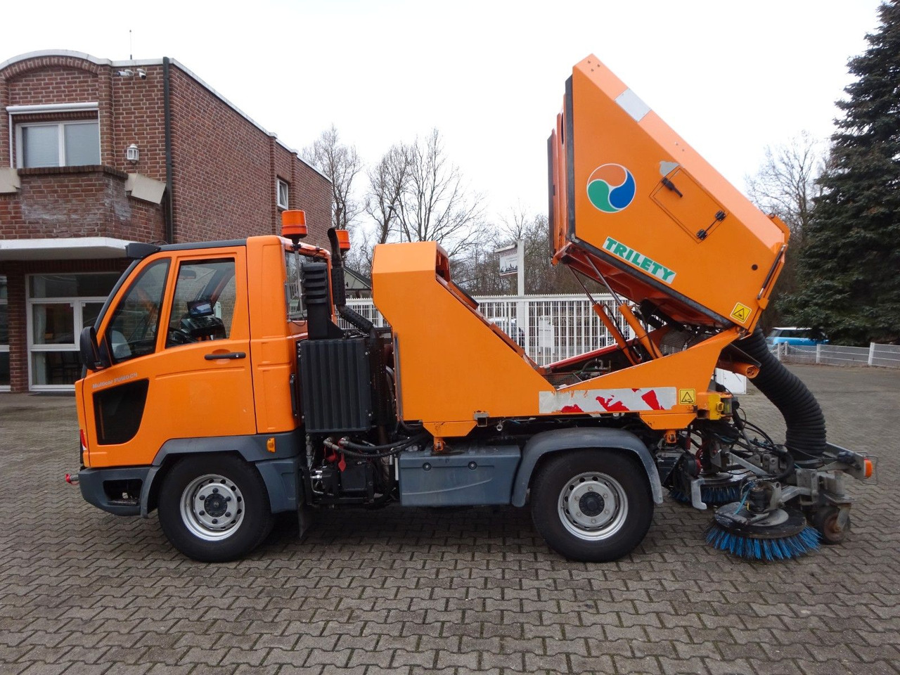 Multicar M30 HAKO FUMO Kehrmaschine+Kipper Wechsel-System - Tipper van: picture 2 Multicar M30 HAKO FUMO Kehrmaschine+Kipper Wechsel-System - Tipper van: picture 2
