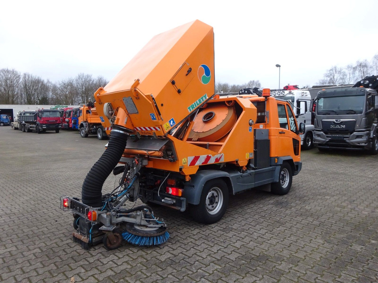 Multicar M30 HAKO FUMO Kehrmaschine+Kipper Wechsel-System - Tipper van: picture 4 Multicar M30 HAKO FUMO Kehrmaschine+Kipper Wechsel-System - Tipper van: picture 4