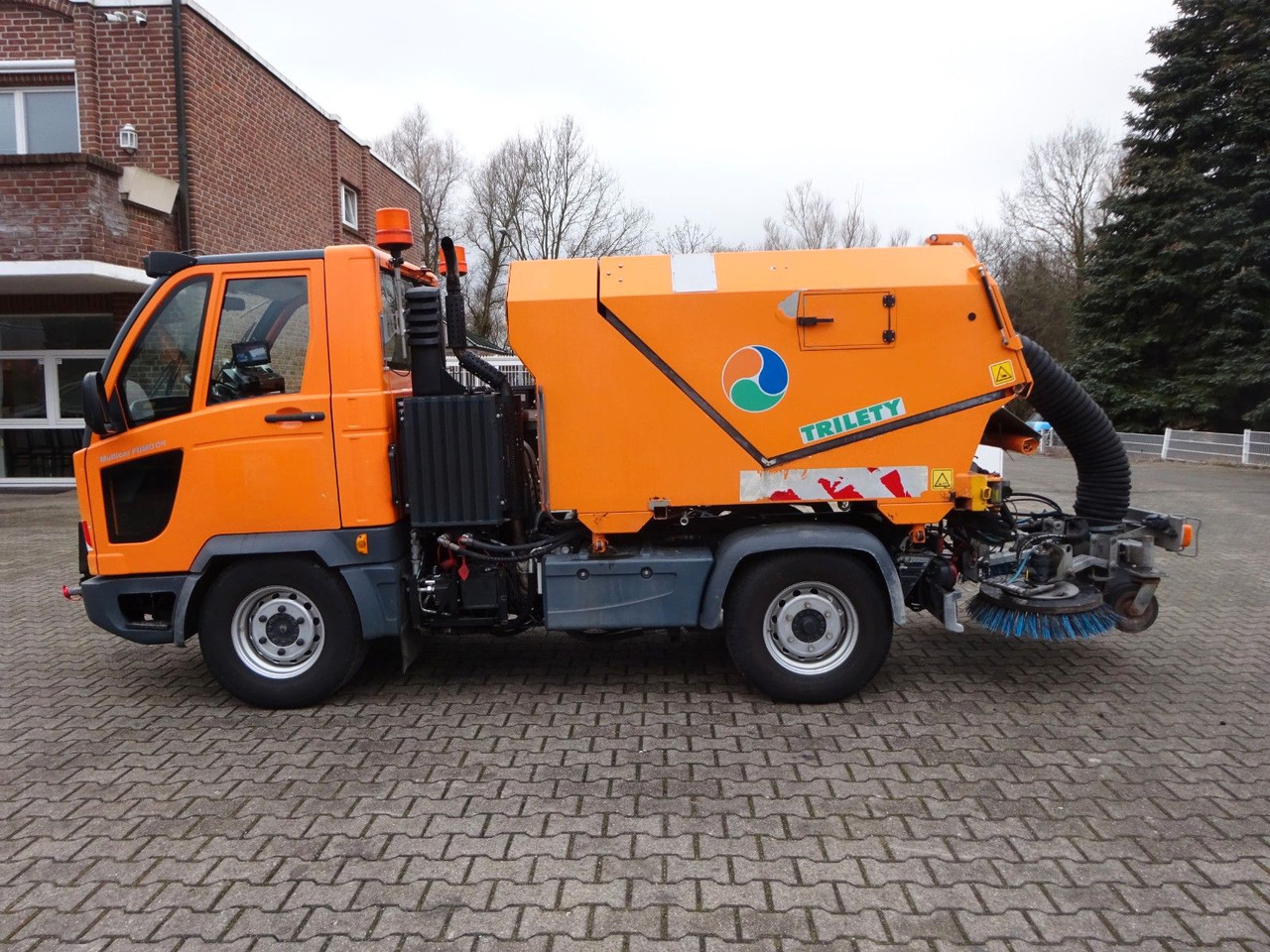 Multicar M30 HAKO FUMO Kehrmaschine+Kipper Wechsel-System - Tipper van: picture 1 Multicar M30 HAKO FUMO Kehrmaschine+Kipper Wechsel-System - Tipper van: picture 1