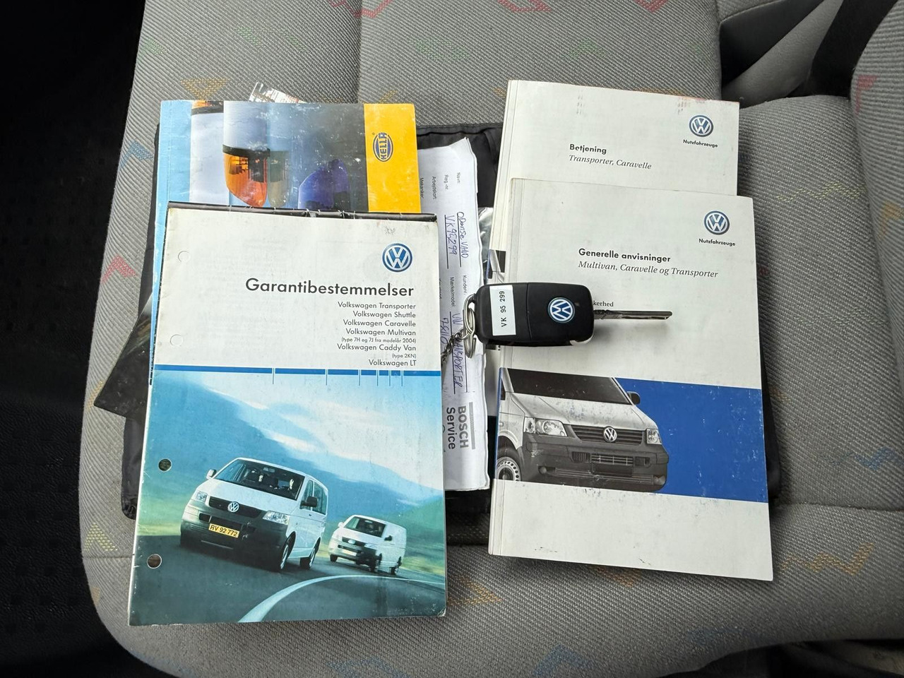 Small van Volkswagen T5 Transporter 2.5 TDI 4Motion *Klima *4x4: picture 29 Small van Volkswagen T5 Transporter 2.5 TDI 4Motion *Klima *4x4: picture 29