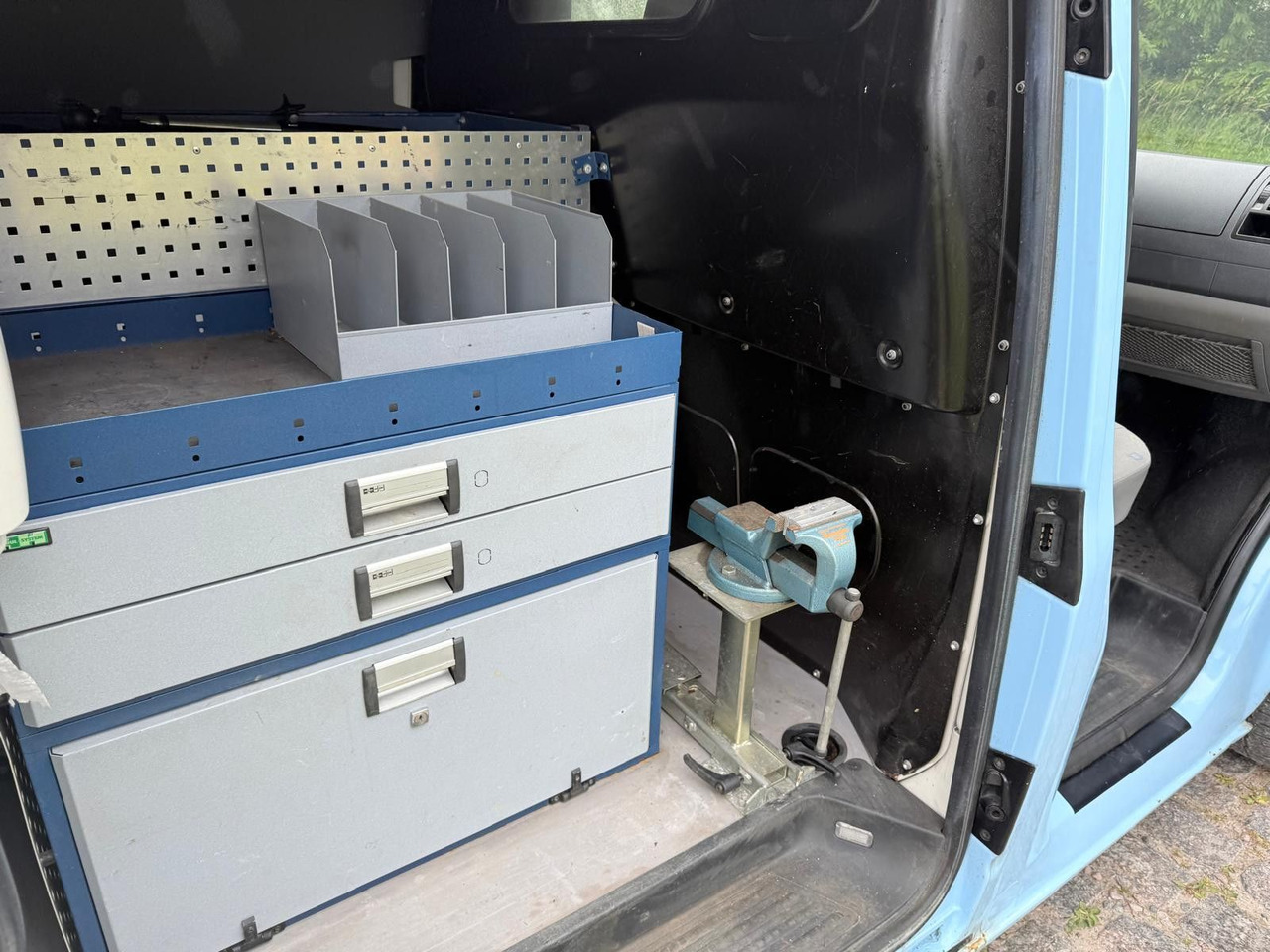 Small van Volkswagen T5 Transporter 2.5 TDI 4Motion *Klima *4x4: picture 18 Small van Volkswagen T5 Transporter 2.5 TDI 4Motion *Klima *4x4: picture 18