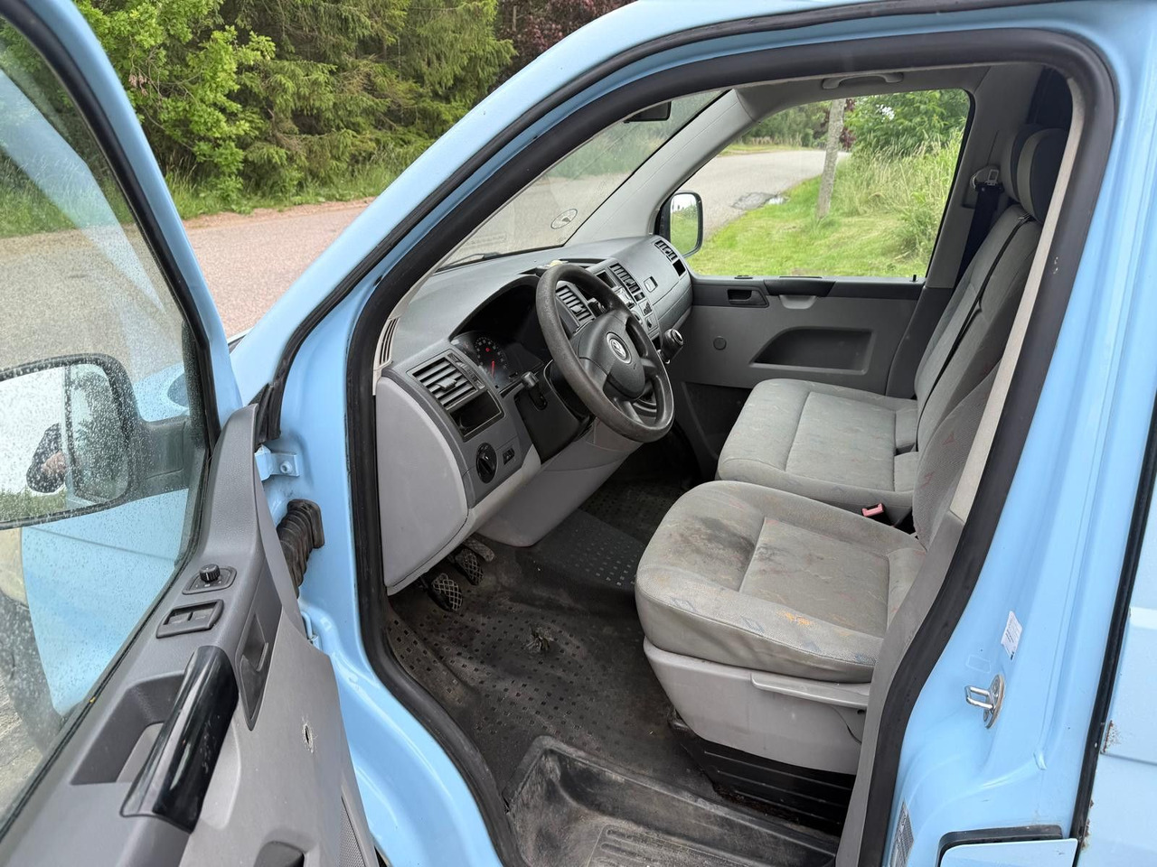 Small van Volkswagen T5 Transporter 2.5 TDI 4Motion *Klima *4x4: picture 13 Small van Volkswagen T5 Transporter 2.5 TDI 4Motion *Klima *4x4: picture 13