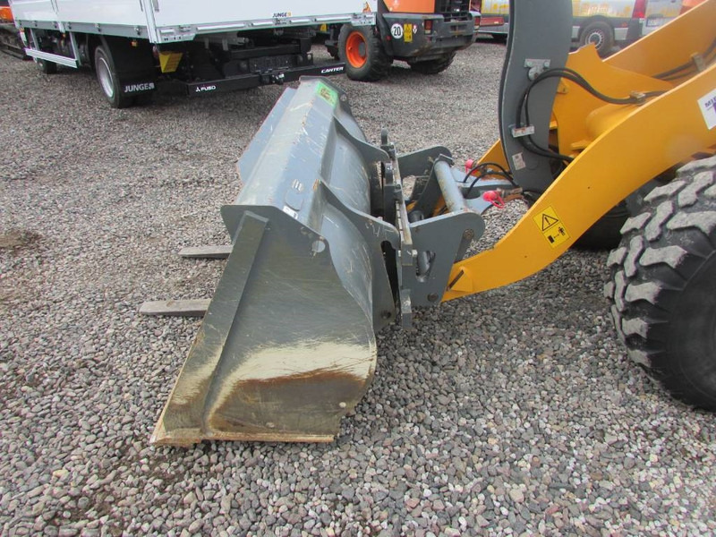 Liebherr L 506 Compact Radlader 41.500 EUR - Wheel loader: picture 3 Liebherr L 506 Compact Radlader 41.500 EUR - Wheel loader: picture 3