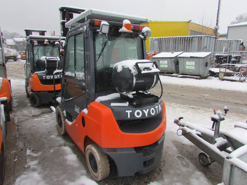 Toyota 02-8 FGF 25 Tonero 25 Gas Stapler - LPG forklift: picture 3 Toyota 02-8 FGF 25 Tonero 25 Gas Stapler - LPG forklift: picture 3