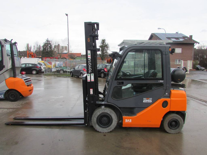 Toyota 02-8 FGF 25 Tonero 25 Gas Stapler - LPG forklift: picture 1 Toyota 02-8 FGF 25 Tonero 25 Gas Stapler - LPG forklift: picture 1