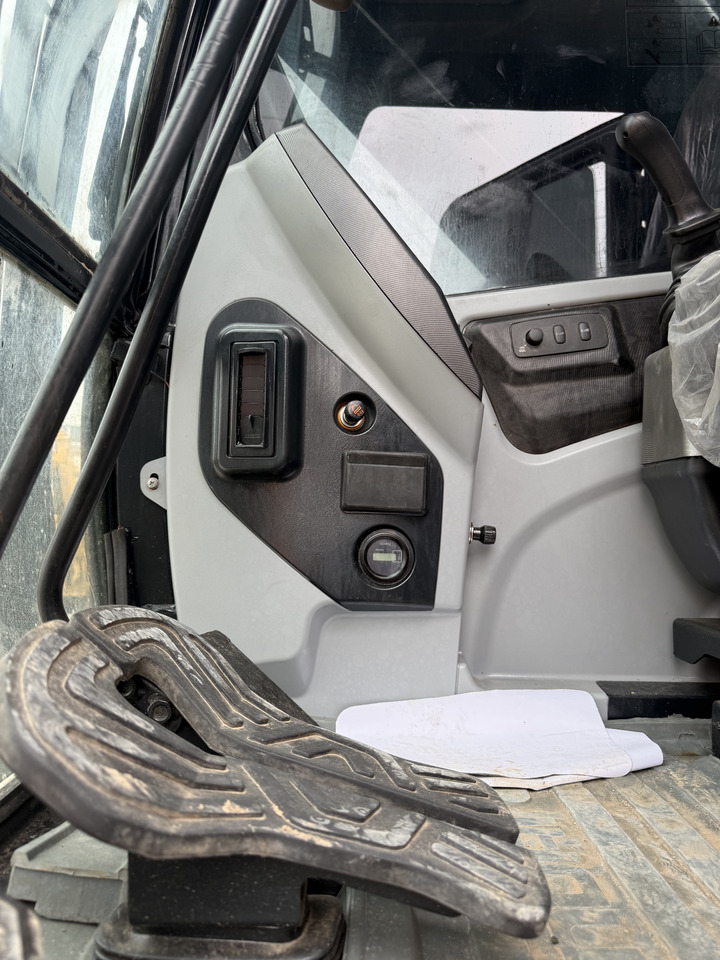 HYUNDAI HX220HD - Crawler excavator: picture 4 HYUNDAI HX220HD - Crawler excavator: picture 4