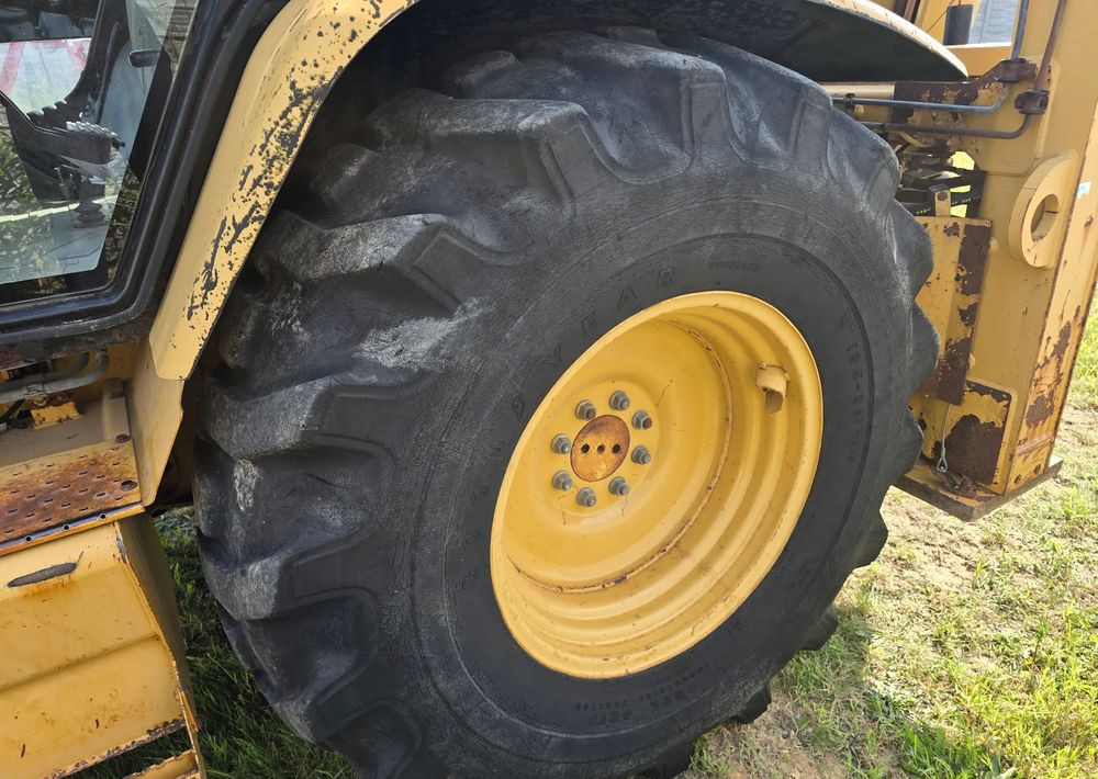 Backhoe loader Caterpillar: picture 15