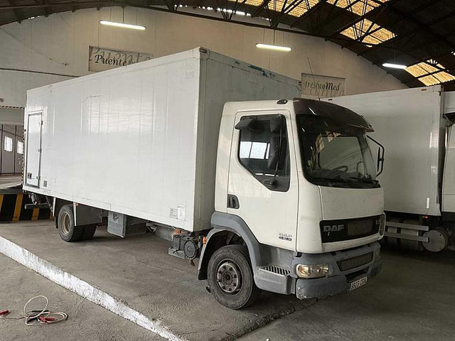 DAF AE 45 LF 3 12 - Refrigerator truck: picture 1 DAF AE 45 LF 3 12 - Refrigerator truck: picture 1