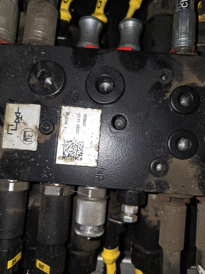 BT valve block 7569876 - Spare parts for Reach truck: picture 1 BT valve block 7569876 - Spare parts for Reach truck: picture 1