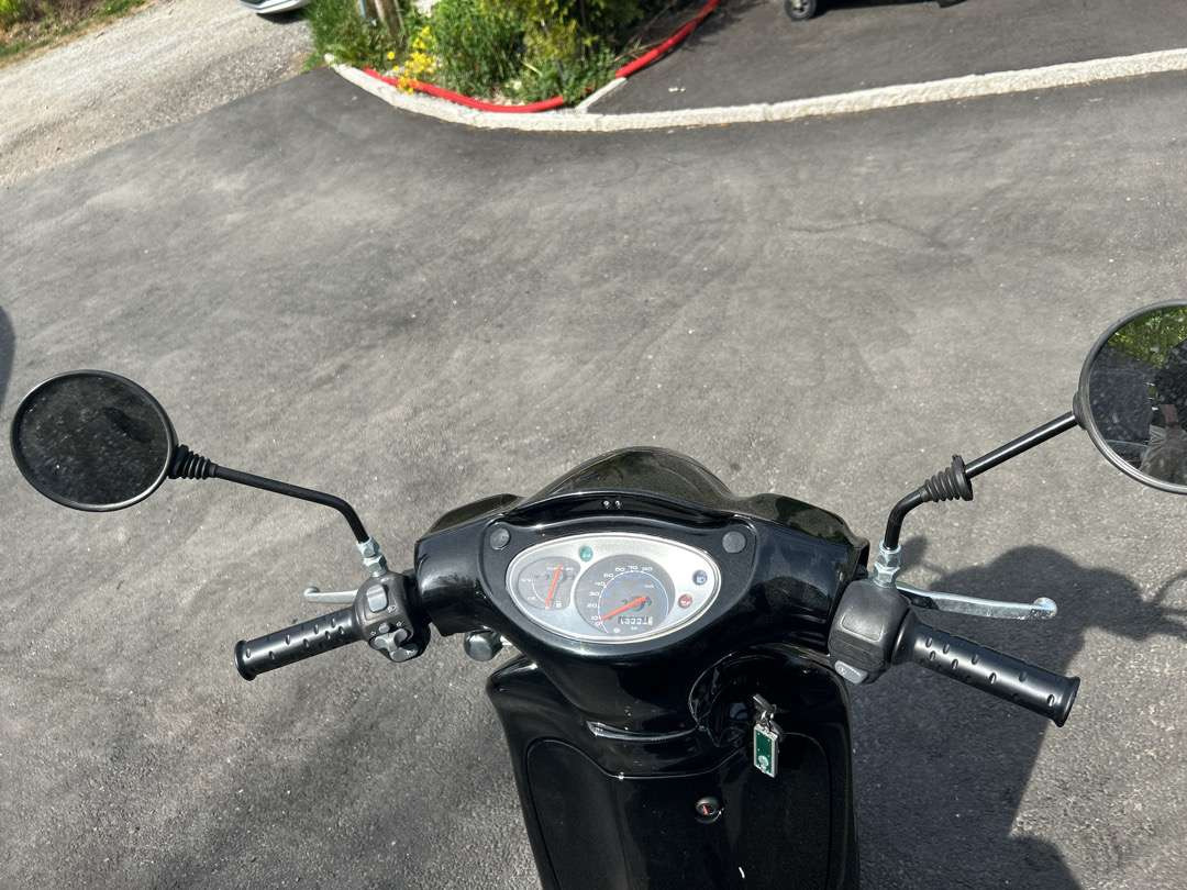 2011 Moped APRILIA APRILIA SCARABEO50 2T NERO APR - Motorcycle trailer: picture 5 2011 Moped APRILIA APRILIA SCARABEO50 2T NERO APR - Motorcycle trailer: picture 5