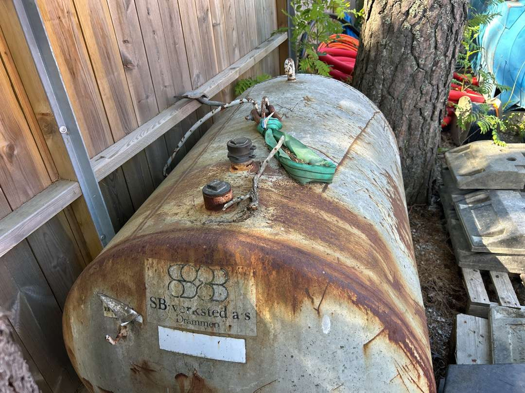 Diesel tank 1000 liter - Workshop equipment: picture 3 Diesel tank 1000 liter - Workshop equipment: picture 3