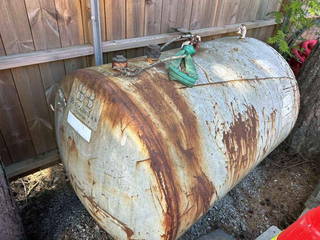 Diesel tank 1000 liter - Workshop equipment: picture 2 Diesel tank 1000 liter - Workshop equipment: picture 2