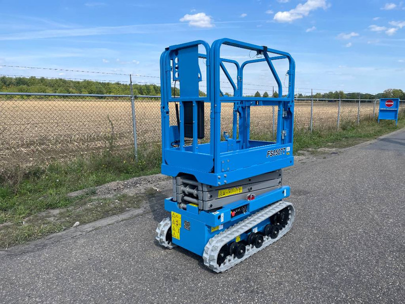 Fronteq FS0507T Tracked Scissor Lift | 2025 - Scissor lift: picture 2 Fronteq FS0507T Tracked Scissor Lift | 2025 - Scissor lift: picture 2