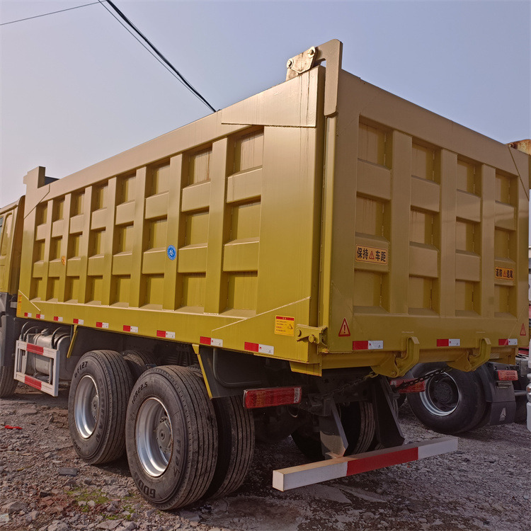 Sinotruck - Tipper: picture 3 Sinotruck - Tipper: picture 3