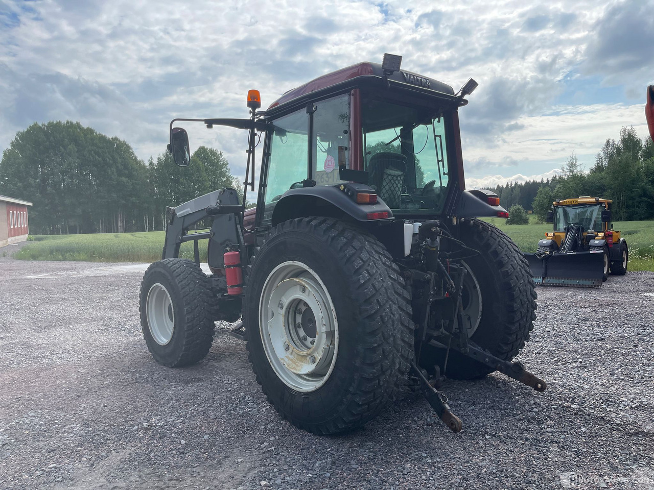 Valtra A 93 Unlimited, traktori kuormaajalla, 2016, Lohja - Farm tractor: picture 4 Valtra A 93 Unlimited, traktori kuormaajalla, 2016, Lohja - Farm tractor: picture 4