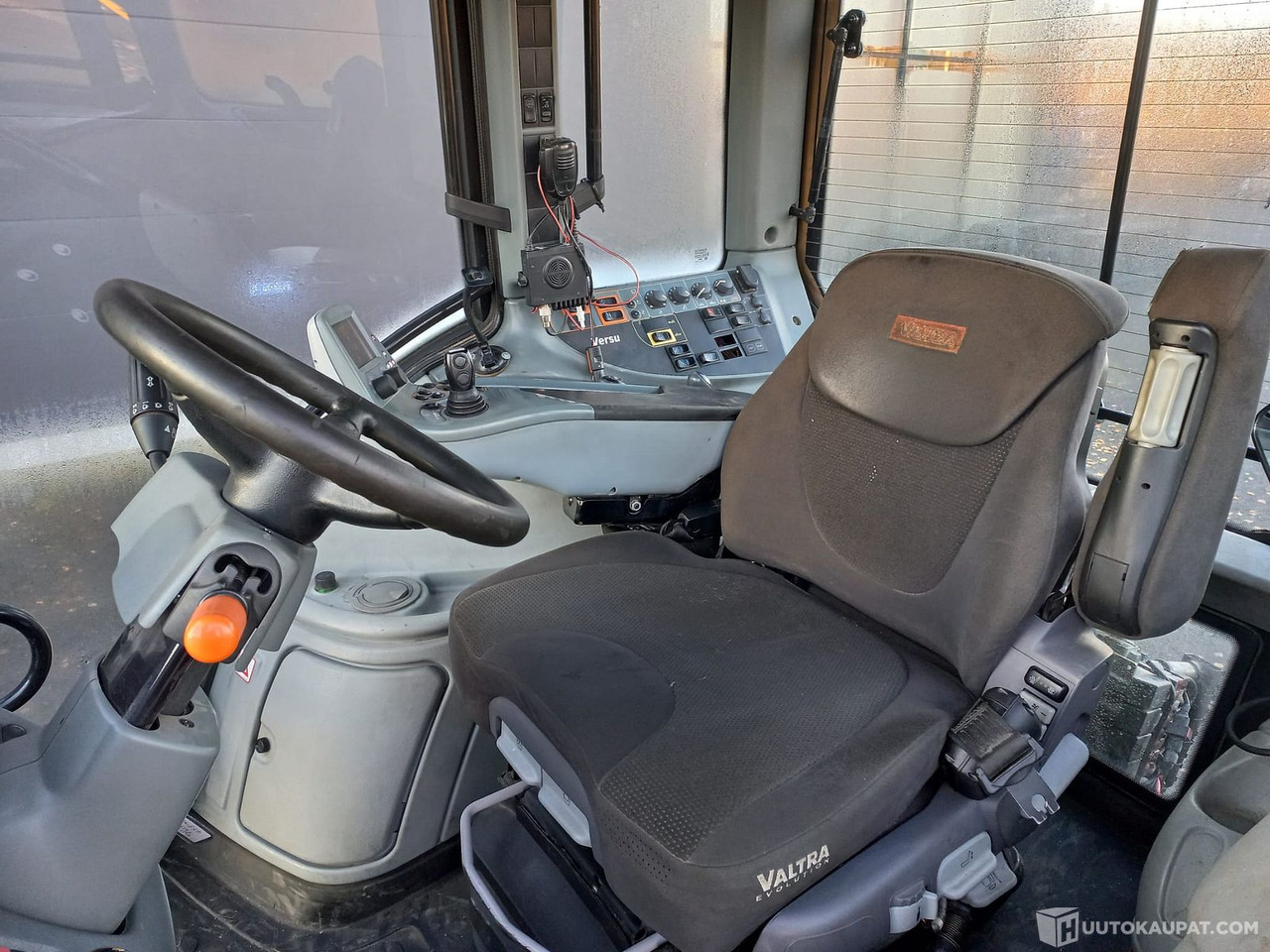 Valtra T213 VERSU, 2013, 11 100 h, Joensuu - Farm tractor: picture 5 Valtra T213 VERSU, 2013, 11 100 h, Joensuu - Farm tractor: picture 5