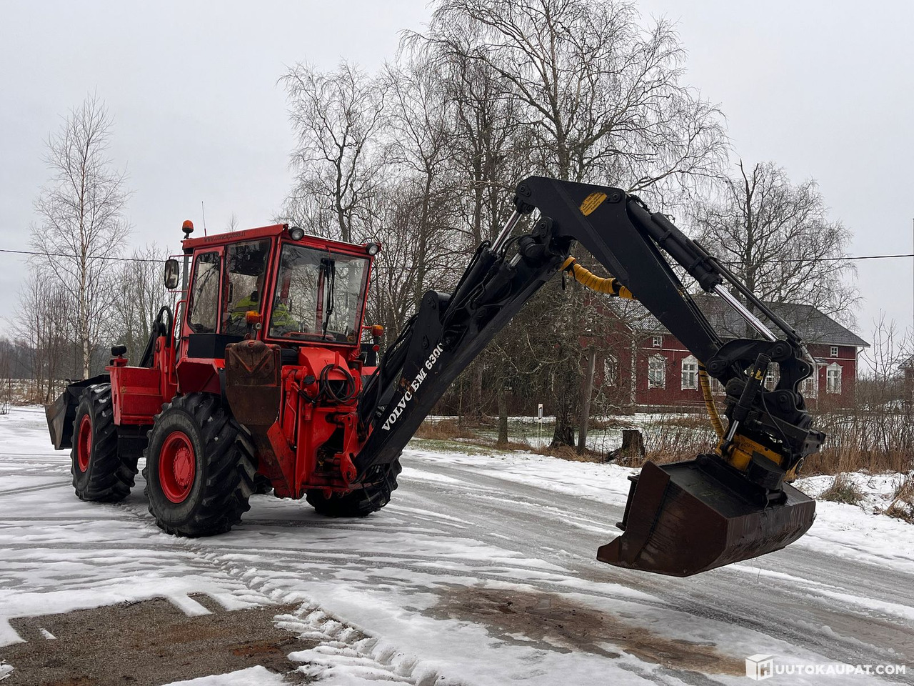 Volvo BM 6300, traktorikaivuri pyörittäjällä ja runsailla lisävarusteilla, 1987, Marttila - Backhoe loader: picture 5 Volvo BM 6300, traktorikaivuri pyörittäjällä ja runsailla lisävarusteilla, 1987, Marttila - Backhoe loader: picture 5