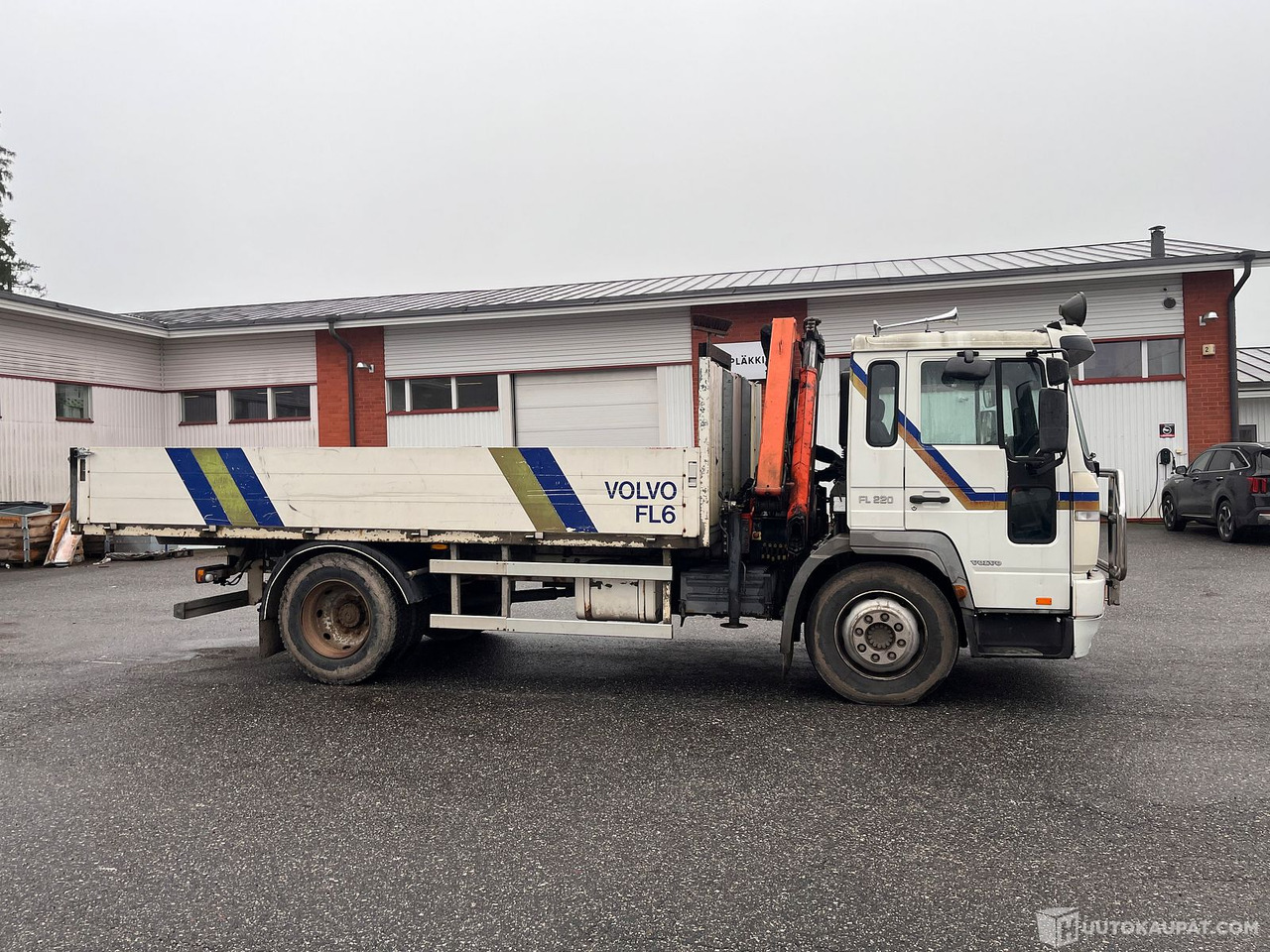 Volvo FL612-FL6H-42R/400, kuorma-auto nosturilla, 2001, Rusko - Dropside/ Flatbed truck, Crane truck: picture 4 Volvo FL612-FL6H-42R/400, kuorma-auto nosturilla, 2001, Rusko - Dropside/ Flatbed truck, Crane truck: picture 4
