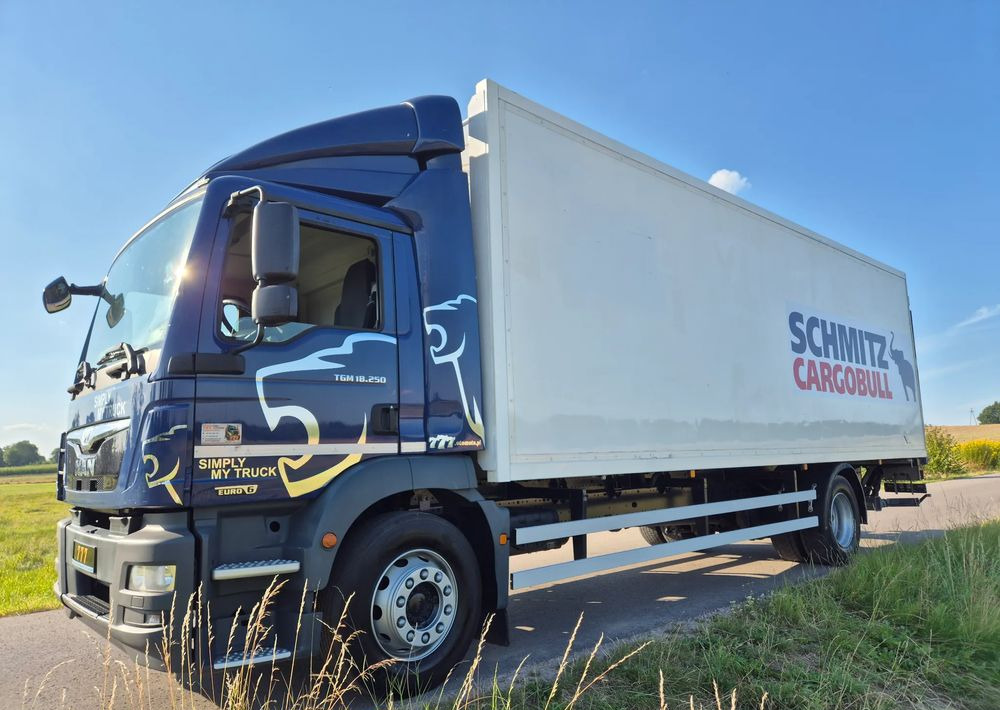 MAN TGM 18.250 Carrier 1950 D/E z Holandii / TOP STAN / 7.5m / 18 palet / winda + drzwi boczne / OKAZJA - Refrigerator truck: picture 3 MAN TGM 18.250 Carrier 1950 D/E z Holandii / TOP STAN / 7.5m / 18 palet / winda + drzwi boczne / OKAZJA - Refrigerator truck: picture 3