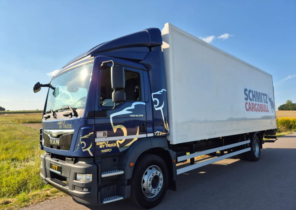 MAN TGM 18.250 Carrier 1950 D/E z Holandii / TOP STAN / 7.5m / 18 palet / winda + drzwi boczne / OKAZJA - Refrigerator truck: picture 1 MAN TGM 18.250 Carrier 1950 D/E z Holandii / TOP STAN / 7.5m / 18 palet / winda + drzwi boczne / OKAZJA - Refrigerator truck: picture 1