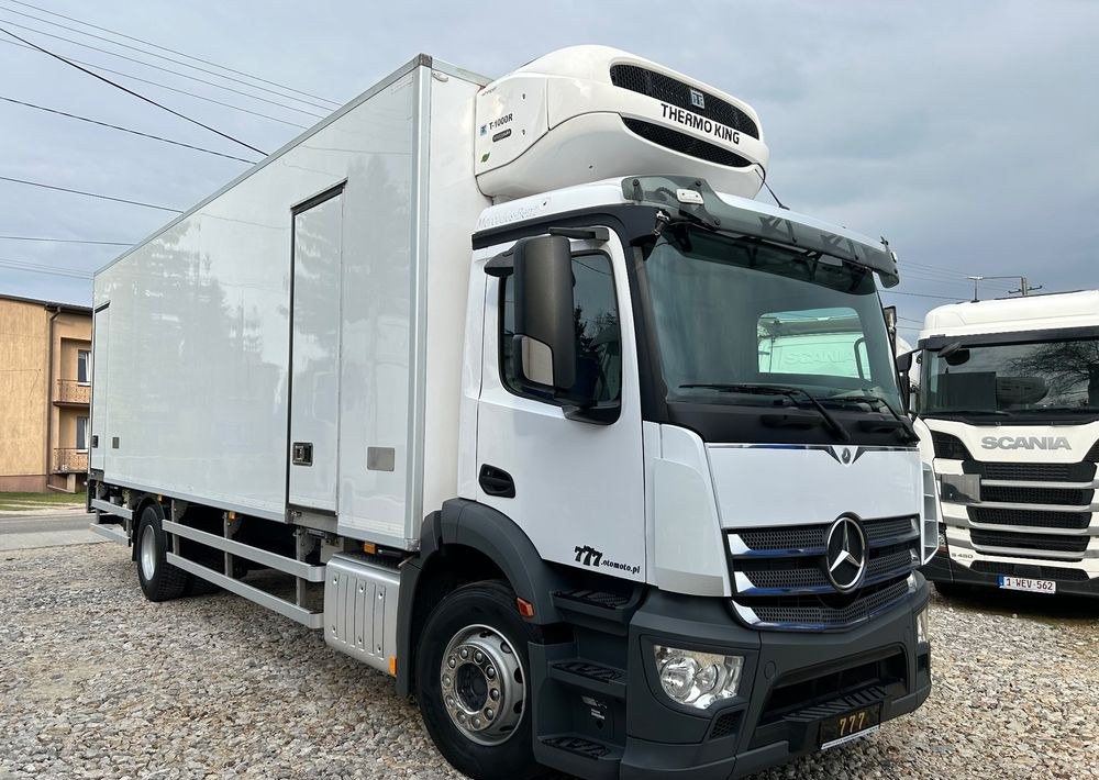 Mercedes-Benz Antos 1824 THERMO King DRZWI + winda + 2x drzwi boczne / 8.3m / z Holandii / KLIMA LEKKI / Axor man Tgm T1000-R - Refrigerator truck: picture 2 Mercedes-Benz Antos 1824 THERMO King DRZWI + winda + 2x drzwi boczne / 8.3m / z Holandii / KLIMA LEKKI / Axor man Tgm T1000-R - Refrigerator truck: picture 2