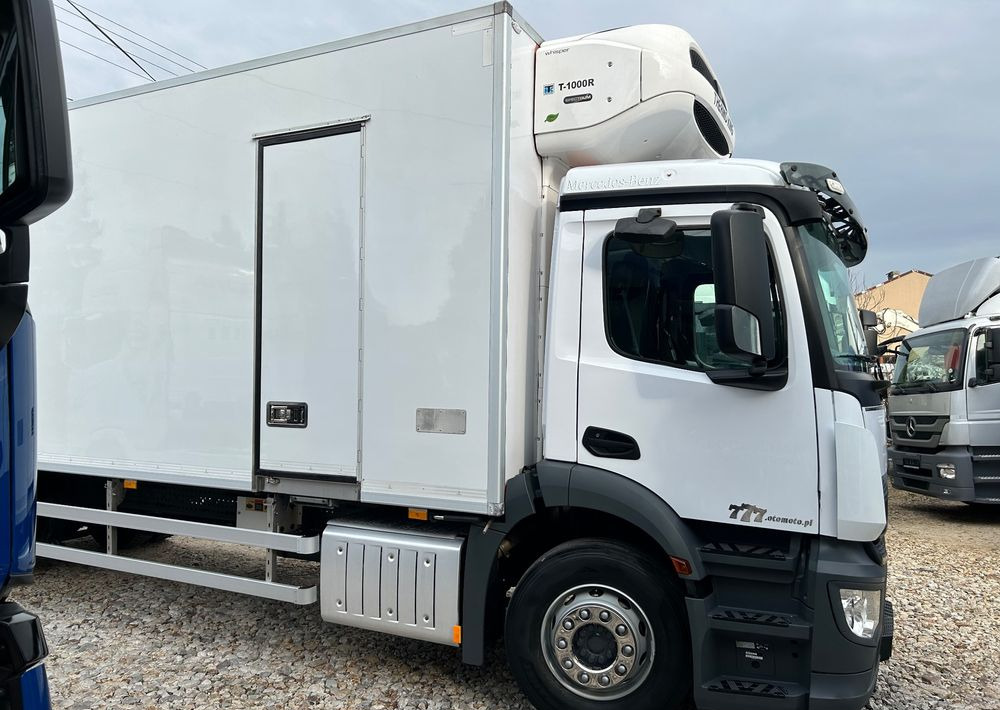 Mercedes-Benz Antos 1824 THERMO King DRZWI + winda + 2x drzwi boczne / 8.3m / z Holandii / KLIMA LEKKI / Axor man Tgm T1000-R - Refrigerator truck: picture 3 Mercedes-Benz Antos 1824 THERMO King DRZWI + winda + 2x drzwi boczne / 8.3m / z Holandii / KLIMA LEKKI / Axor man Tgm T1000-R - Refrigerator truck: picture 3