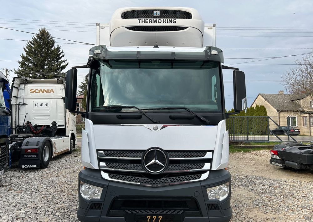 Mercedes-Benz Antos 1824 THERMO King DRZWI + winda + 2x drzwi boczne / 8.3m / z Holandii / KLIMA LEKKI / Axor man Tgm T1000-R - Refrigerator truck: picture 4 Mercedes-Benz Antos 1824 THERMO King DRZWI + winda + 2x drzwi boczne / 8.3m / z Holandii / KLIMA LEKKI / Axor man Tgm T1000-R - Refrigerator truck: picture 4