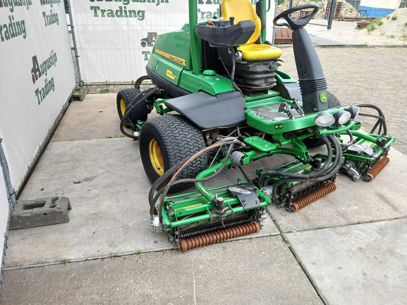 John Deere 8700A - Garden mower: picture 3 John Deere 8700A - Garden mower: picture 3