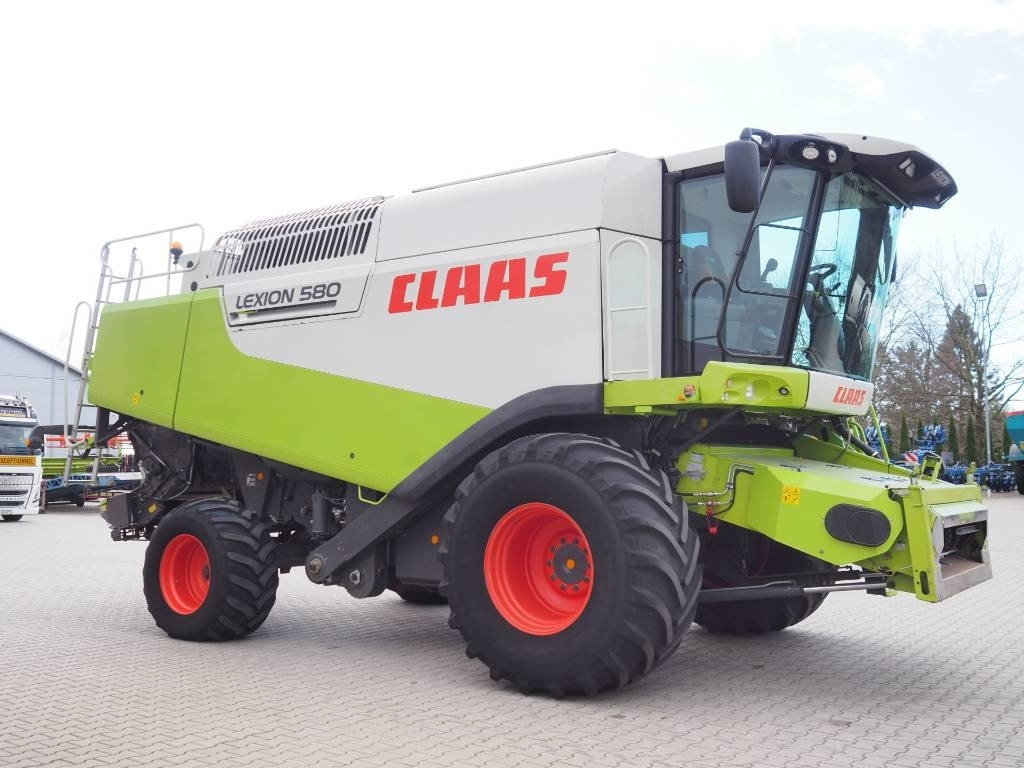 Claas Lexion 580 + V900 - Combine harvester: picture 4 Claas Lexion 580 + V900 - Combine harvester: picture 4