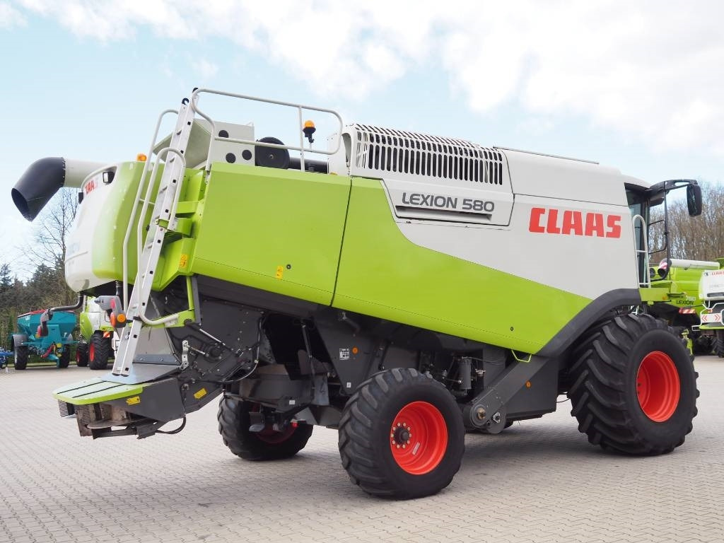 Claas Lexion 580 + V900 - Combine harvester: picture 3 Claas Lexion 580 + V900 - Combine harvester: picture 3