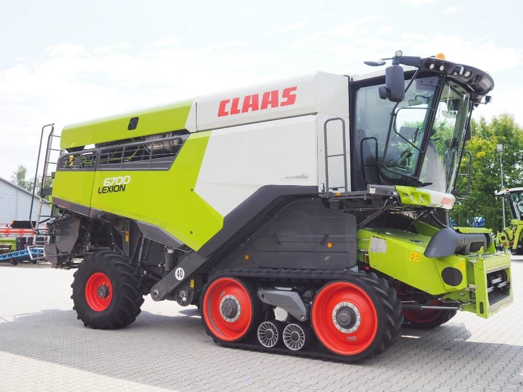 Claas Lexion 6700TT GPS + V930 - Combine harvester: picture 4 Claas Lexion 6700TT GPS + V930 - Combine harvester: picture 4
