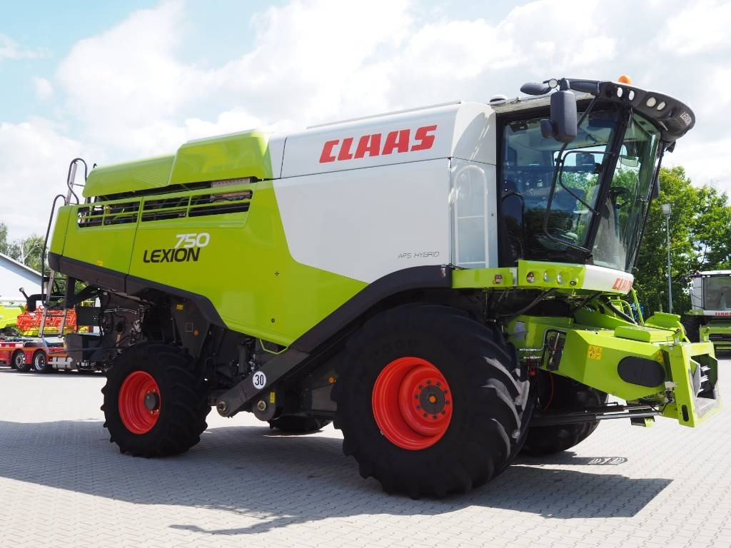Claas Lexion 750 GPS + V930 - Combine harvester: picture 4 Claas Lexion 750 GPS + V930 - Combine harvester: picture 4