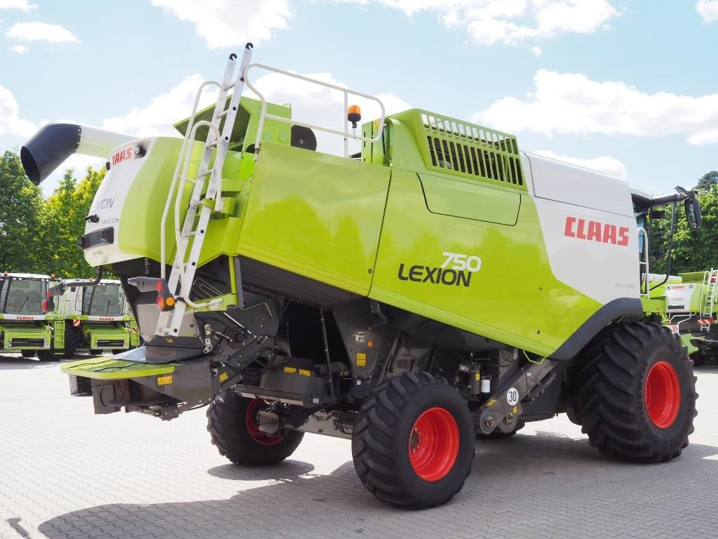 Claas Lexion 750 MONTANA 4WD + V900 - Combine harvester: picture 3 Claas Lexion 750 MONTANA 4WD + V900 - Combine harvester: picture 3