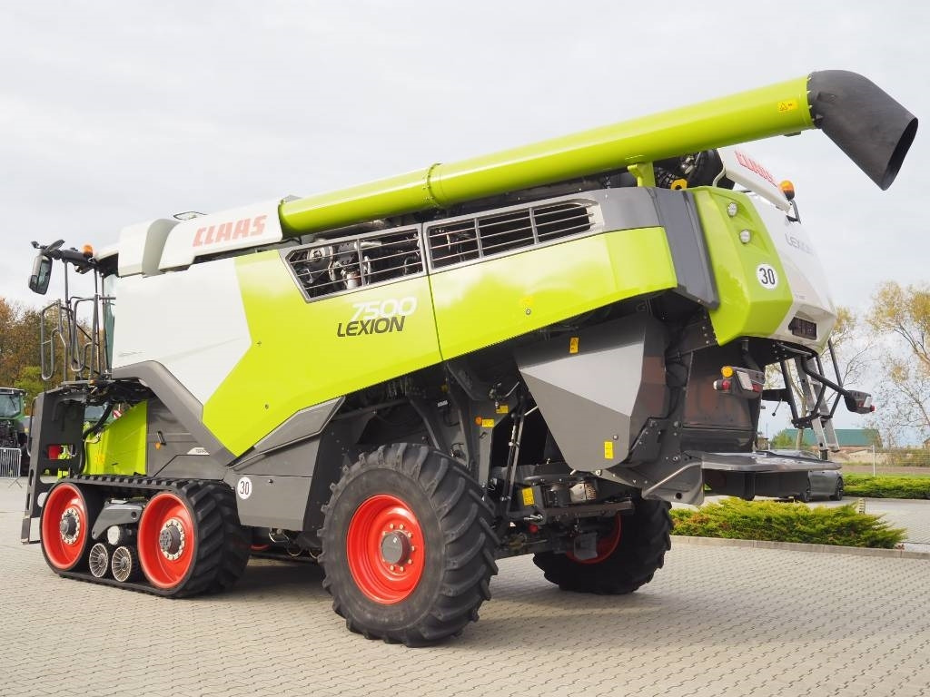 Claas Lexion 7500TT GPS + V930 - Combine harvester: picture 2 Claas Lexion 7500TT GPS + V930 - Combine harvester: picture 2