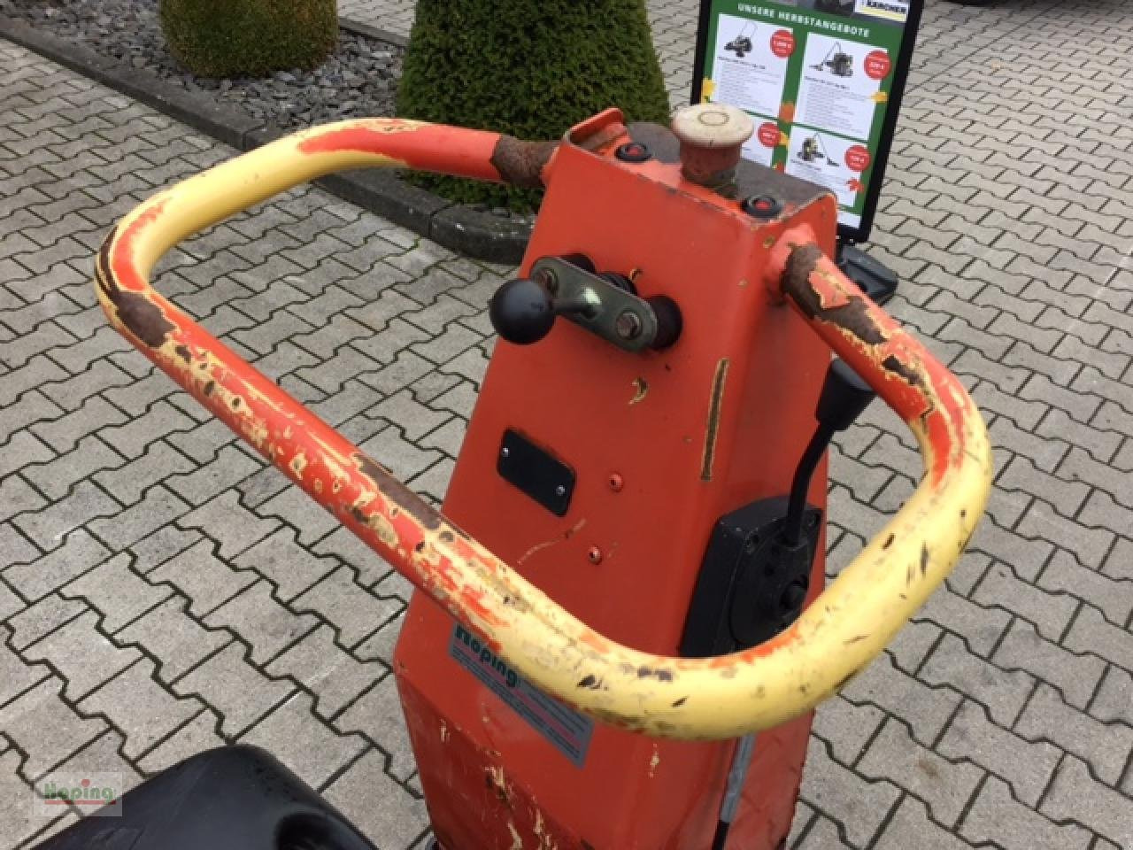 DYNAPAC LH 700 - Vibratory plate: picture 5 DYNAPAC LH 700 - Vibratory plate: picture 5