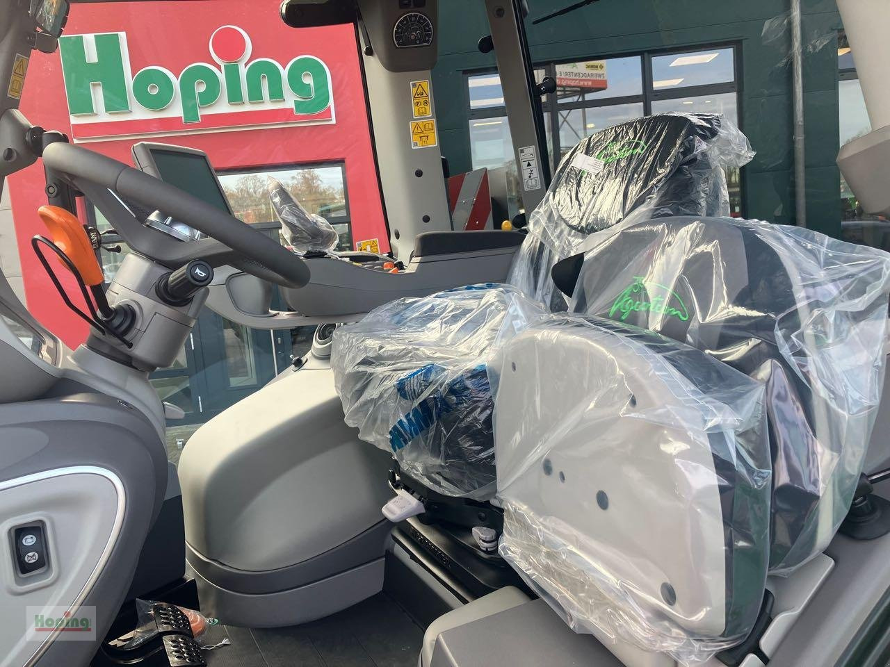 New Farm tractor Deutz-Fahr 6180 TTV 30 Jahre Edition: picture 12