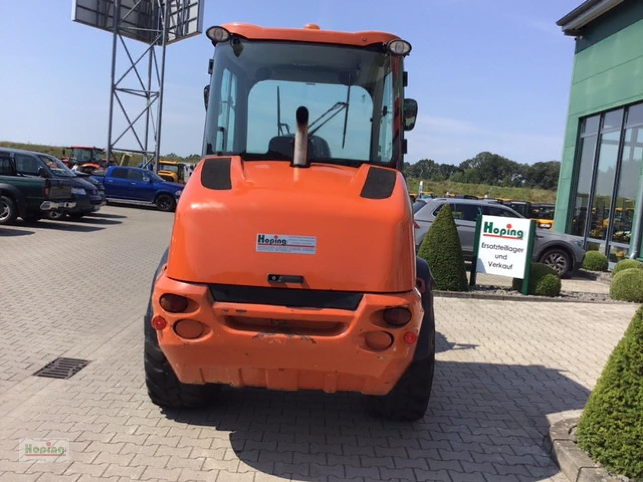 Wheel loader JCB 409: picture 8
